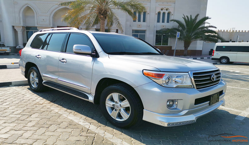 Toyota Land Cruiser GXR V8 full