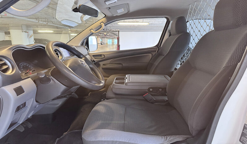 Nissan Urvan NV350 3 Seater Manual full