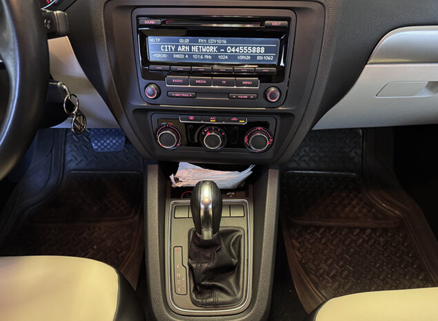 Volkswagen Jetta V4 2.0 S full