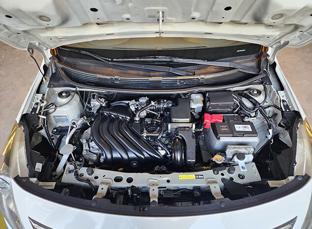 Nissan Sunny V4 1.5 full