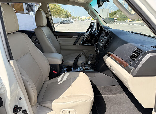 Mitsubishi Pajero GLS V6 3.8 7 Seater full