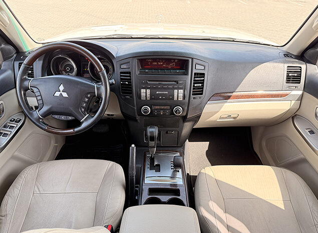 Mitsubishi Pajero GLS V6 3.8 7 Seater full