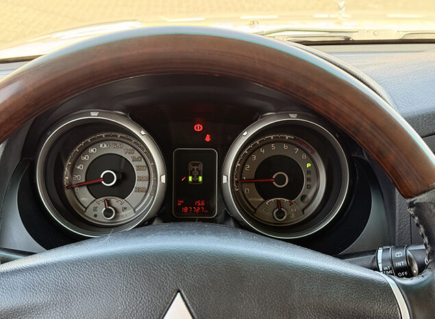 Mitsubishi Pajero GLS V6 3.8 7 Seater full