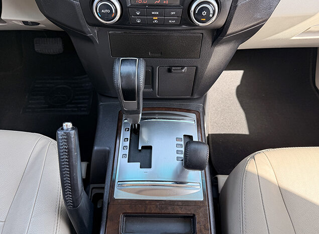 Mitsubishi Pajero GLS V6 3.8 7 Seater full