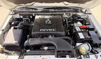 Mitsubishi Pajero GLS V6 3.8 7 Seater full