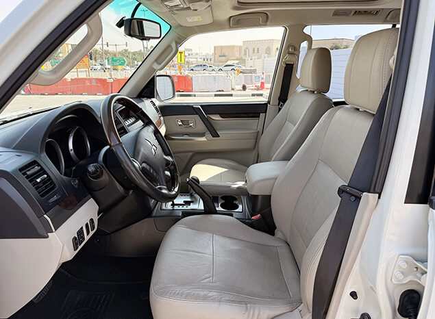 Mitsubishi Pajero GLS V6 3.8 7 Seater full