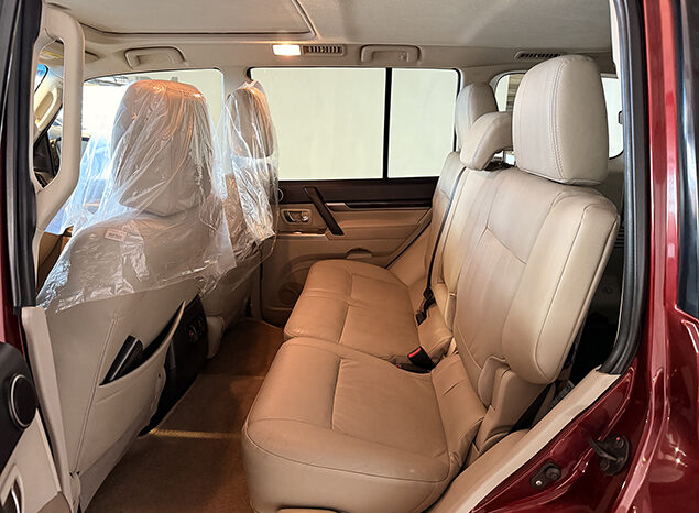 Mitsubishi Pajero GLS V6 3.8 7 Seater full
