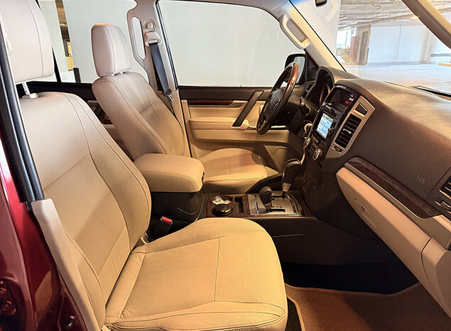 Mitsubishi Pajero GLS V6 3.8 7 Seater full