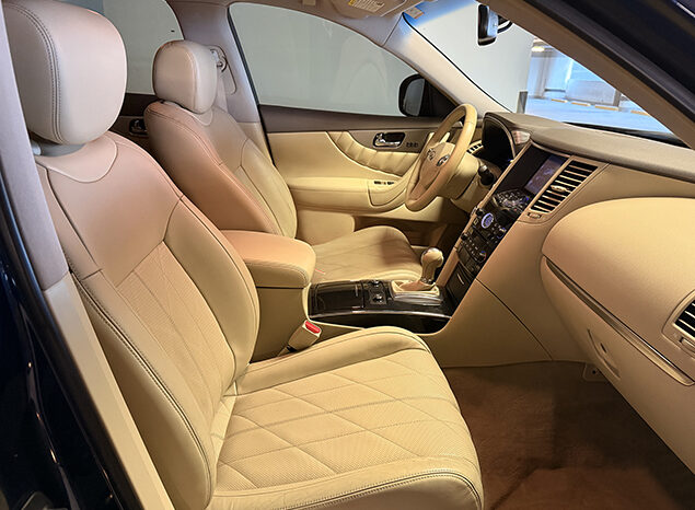 Infiniti QX70 Excellence V6 3.7 full