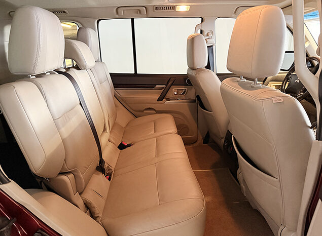 Mitsubishi Pajero GLS V6 3.8 7 Seater full