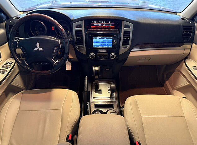 Mitsubishi Pajero GLS V6 3.8 7 Seater full