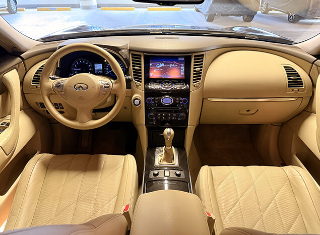 Infiniti QX70 Excellence V6 3.7 full