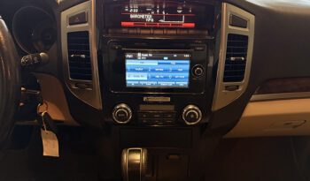Mitsubishi Pajero GLS V6 3.8 7 Seater full
