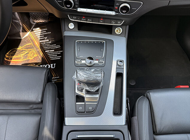 Audi Q5 45 TFSI Quattro S line 2.0L Turbocharged full