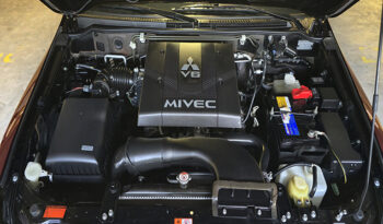 Mitsubishi Pajero GLS V6 3.8 7 Seater full