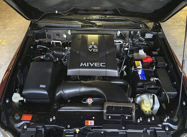 Mitsubishi Pajero GLS V6 3.8 7 Seater full