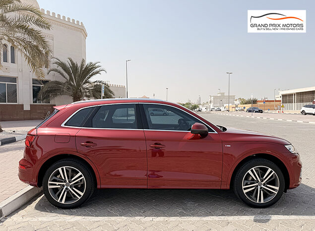 Audi Q5 45 TFSI Quattro S line 2.0L Turbocharged full