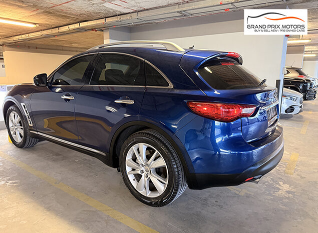 Infiniti QX70 Excellence V6 3.7 full