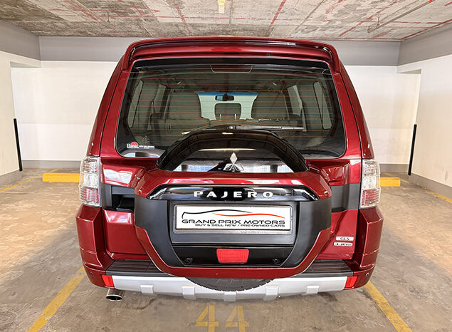 Mitsubishi Pajero GLS V6 3.8 7 Seater full