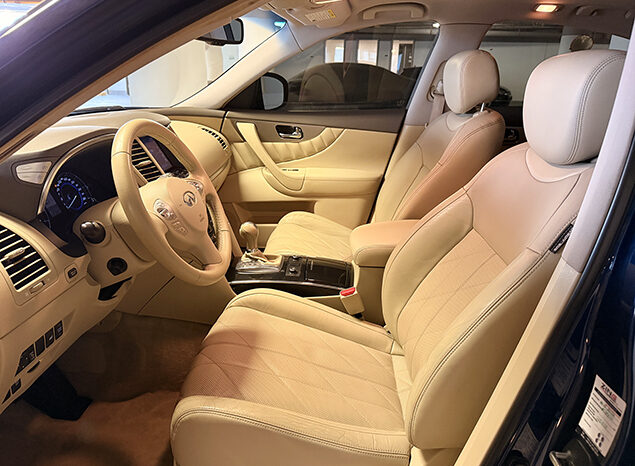 Infiniti QX70 Excellence V6 3.7 full